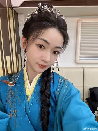 吳謹言「挺超大孕肚現身」!老公貼心扶腰 網一看震驚:感覺快生了