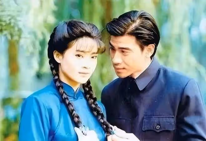 她是最美婉君,與丈夫戀愛10年,一雙兒女,被騙800萬,如今怎樣