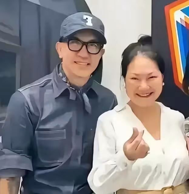 大S媽媽露面,大S笑聲很爽朗,母女聚齊一家人好歡慶