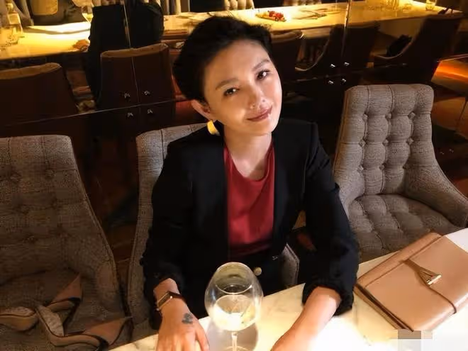大S媽媽露面,大S笑聲很爽朗,母女聚齊一家人好歡慶