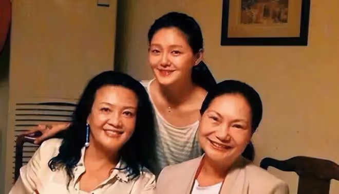 大S媽媽露面,大S笑聲很爽朗,母女聚齊一家人好歡慶