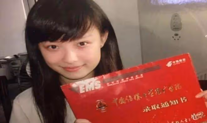 10年過去,因報恩張藝謀前程盡毀,她成史上最慘謀女郎