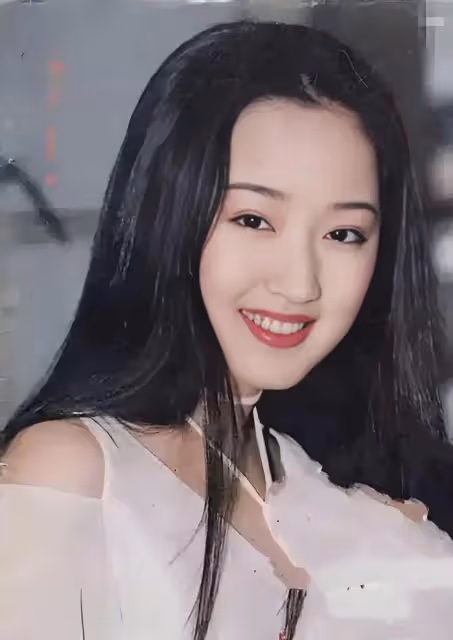 楊鈺瑩前男友出獄後首現身,直播間揭秘當年情,引爆26年前回憶!