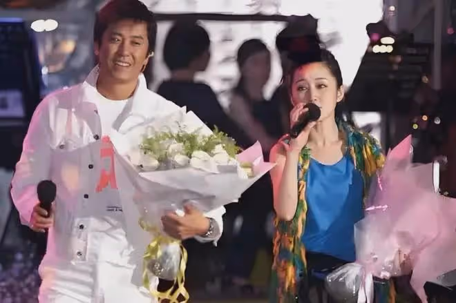 楊鈺瑩前男友出獄後首現身,直播間揭秘當年情,引爆26年前回憶!