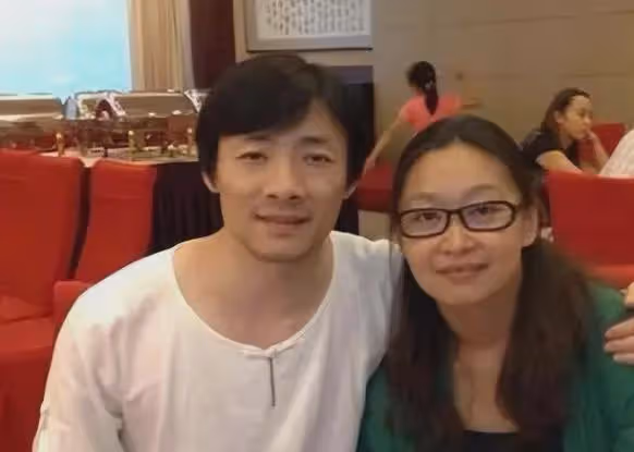 他用 2000萬將妻寵成寶,結婚14年沒孩子,如今50 歲後悔嗎?