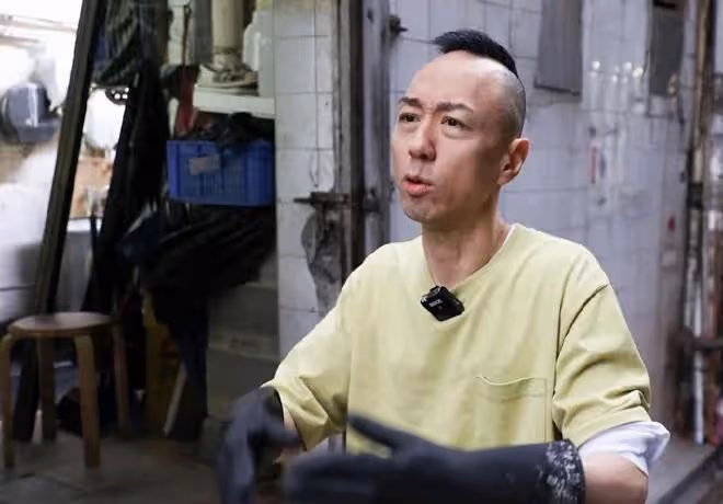 影視寒冬!52歲TVB資深綠葉演員戴耀明轉行,在家茶餐廳當服務員