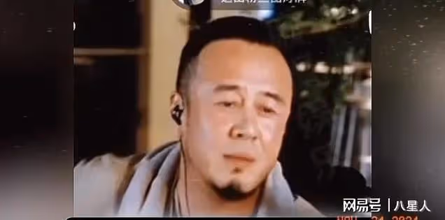 楊坤直播失控!與網友隔空對罵,髒話連篇,網友:素質,注意素質