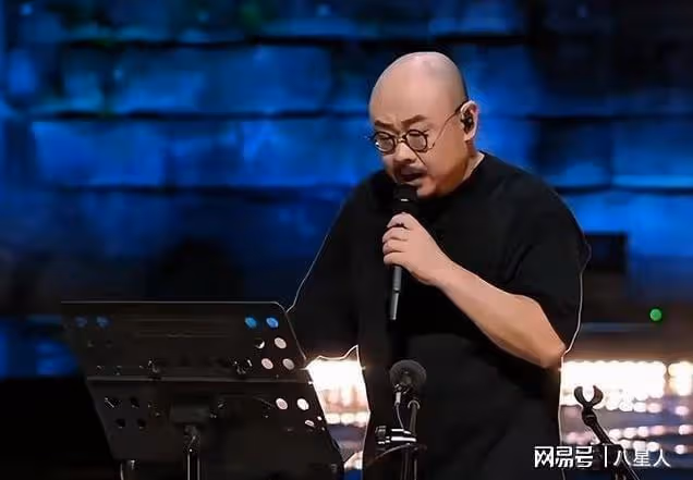 楊坤直播失控!與網友隔空對罵,髒話連篇,網友:素質,注意素質