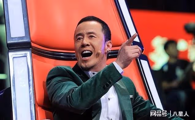 楊坤直播失控!與網友隔空對罵,髒話連篇,網友:素質,注意素質