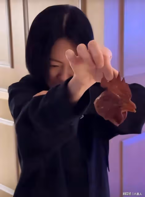 強顏歡笑！大S媽媽露面，大小S笑聲很爽朗，母女聚齊一家人好歡慶