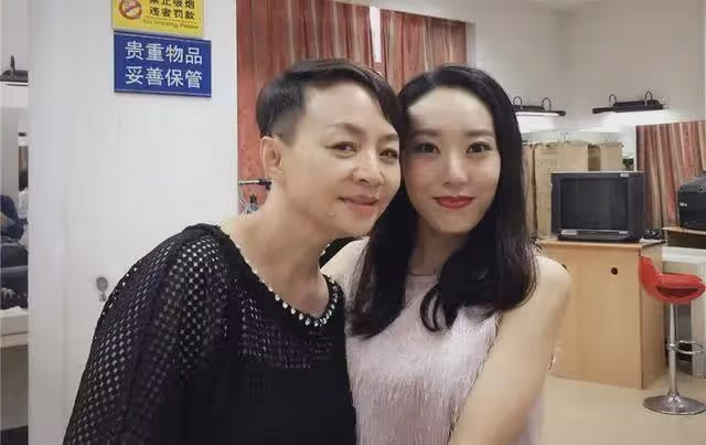 《白夜破曉》戰鬥力最強的姐,宋丹丹徒弟,「星女郎」唯一喜劇人