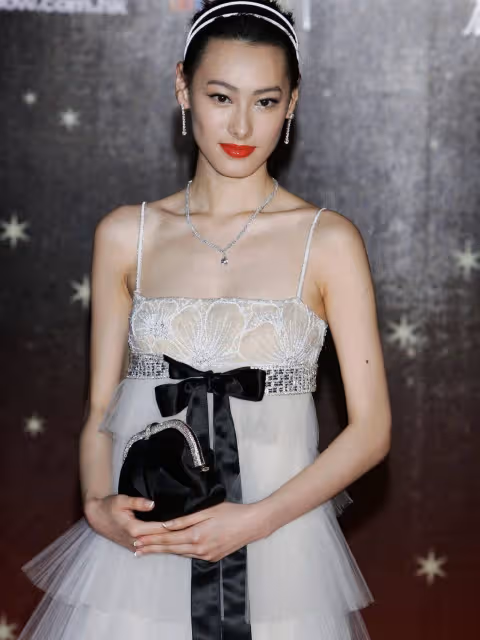 36歲美女明星梁洛施疑戀愛！同45歲馬浴柯牽手喝咖啡被拍