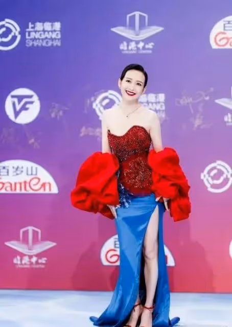 王鷗寫真露出事業線和大美腿！不是豐乳肥臀也性感火辣