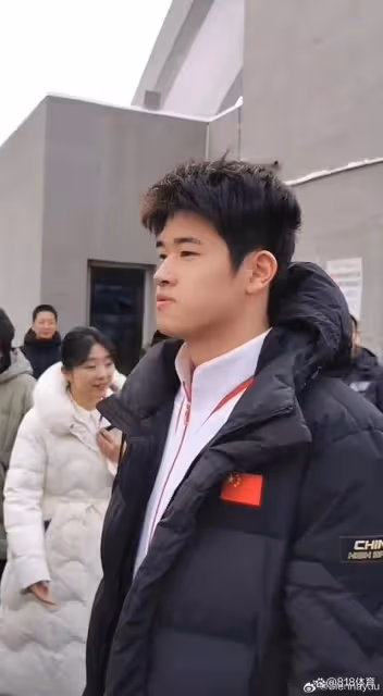 全面!潘展樂和李越宏射擊比拼打成平局,樂樂端模擬步槍捨不得撒手