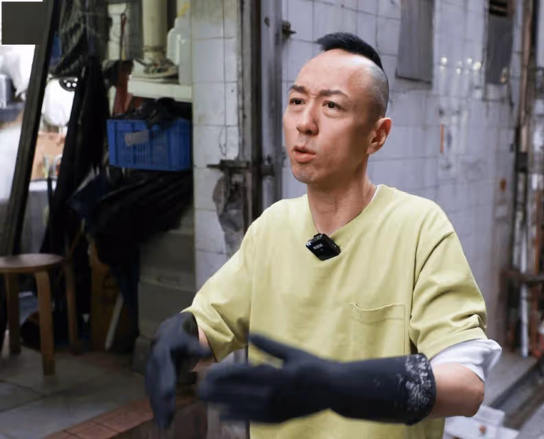 TVB知名綠葉落魄到餐廳打工?罕見上內地熱搜!回應稱不偷不搶!