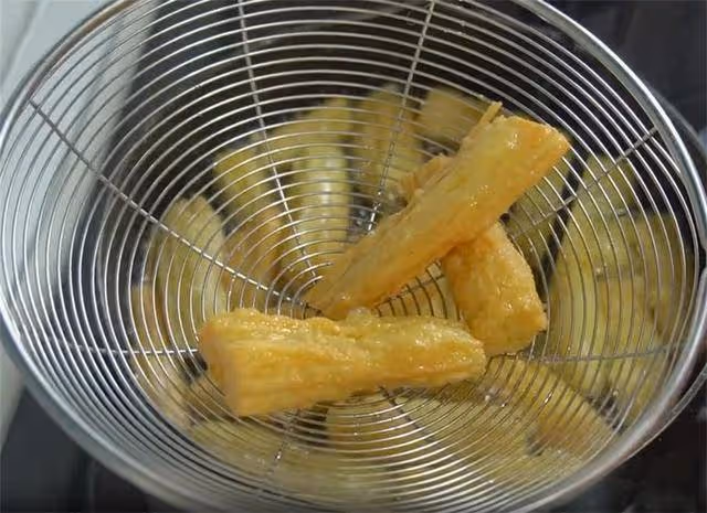 燒腐竹想要好吃,從挑選到浸泡都很重要,筋道又入味,沒肉也很香