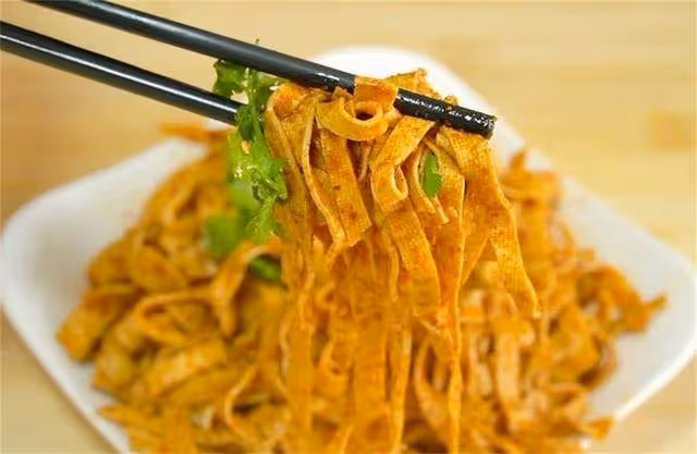 豆腐皮這樣吃太過癮了,麻辣爽口,不炒也不燉,吃一次念念不忘