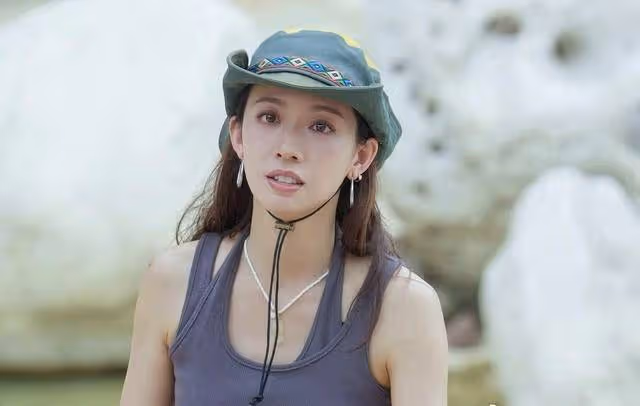 TVB視後蔡思貝無劇可拍，壓力大到出現幻聽，在車內痛哭發泄情緒