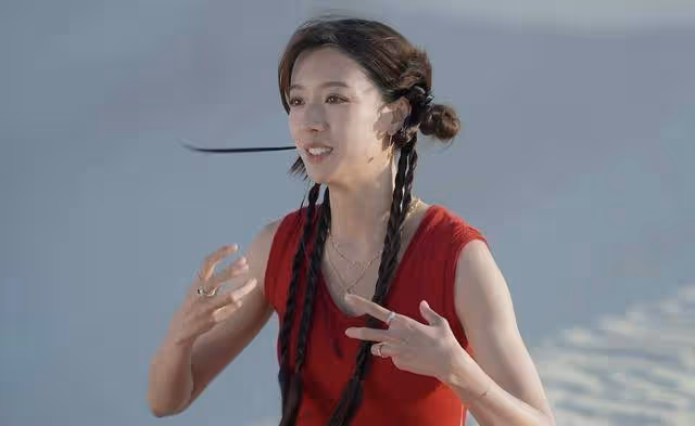 TVB視後蔡思貝無劇可拍，壓力大到出現幻聽，在車內痛哭發泄情緒