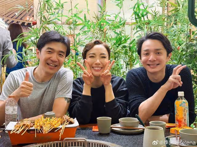 TVB前當家花旦曬近況！與母親罕見同框，兩母女一部位太相似