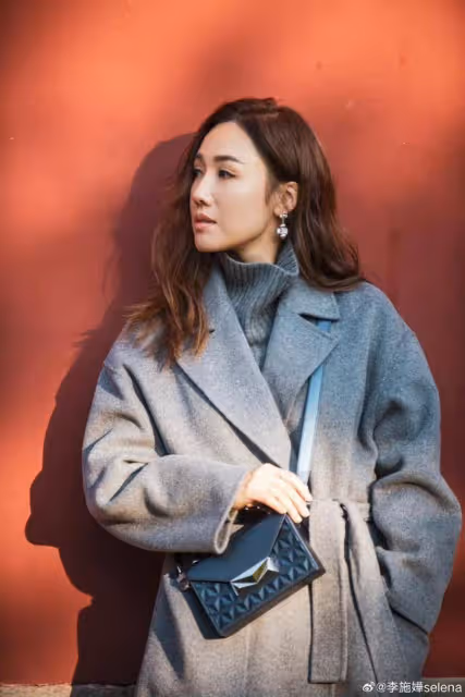 TVB前當家花旦曬近況！與母親罕見同框，兩母女一部位太相似