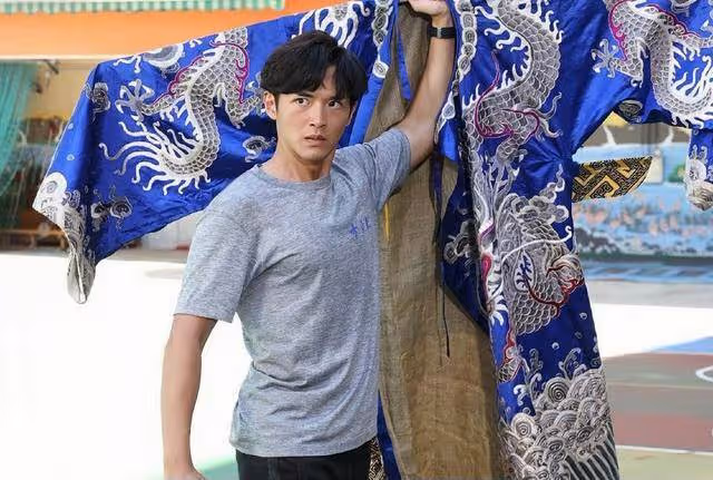 TVB星三代火速上位,演爆破戲拒用替身,奶奶是已故資深老戲骨