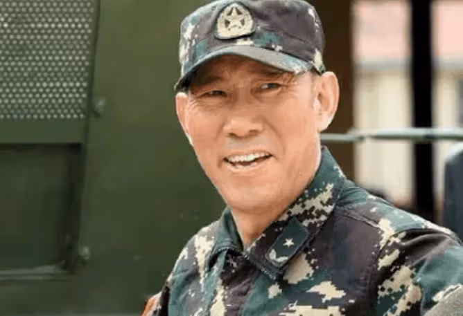 演了大半輩子農民,戲紅人不紅,娶13歲認識的初戀為妻,如今怎麼樣了?