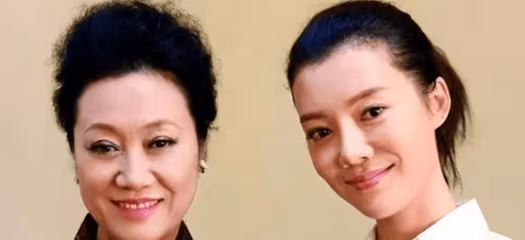 車曉的父親竟是亮劍里的他,父女倆五官超像,難怪越看越眼熟