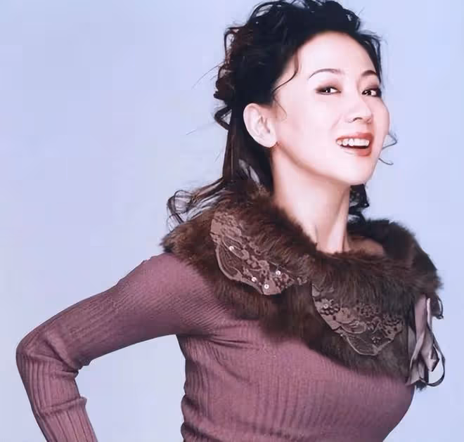 「模特」湯加麗,為走紅被丈夫拋棄、遭父親指責,如今後悔了嗎?