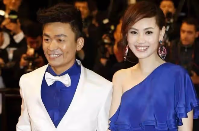 40歲的王寶強又攤上事了：美艷嬌妻算計財產，合作夥伴舉報他詐騙