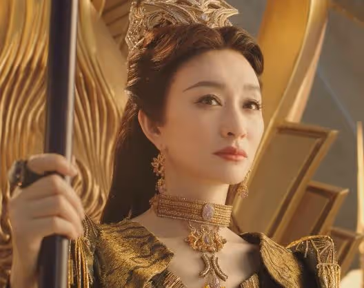 當33歲張予曦和48歲李小冉站一起，我才明白成熟美和白幼瘦的區別