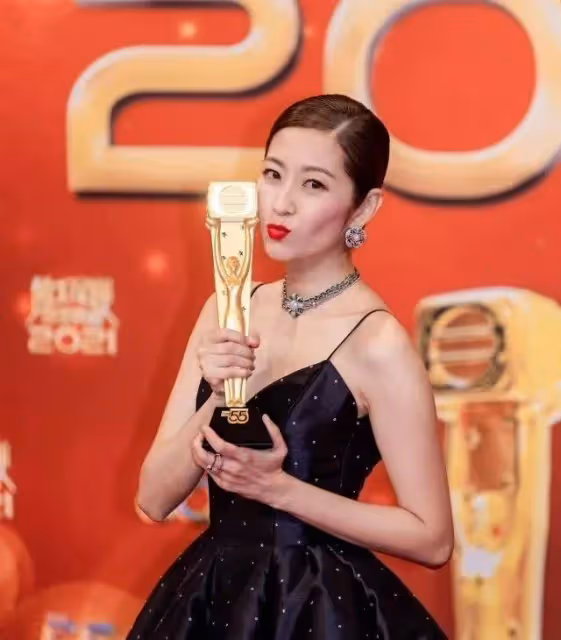 TVB花旦陳自瑤結婚13周年無任何慶祝,王浩信罕回港不跟家人同框