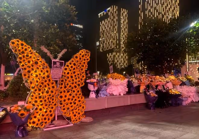 高以翔五周年祭，事發地墓地擺滿鮮花，高以翔我們永遠不說再見