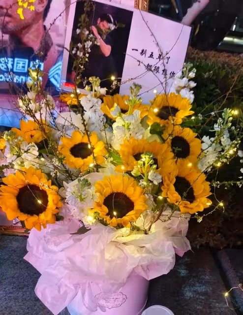 高以翔五周年祭，事發地墓地擺滿鮮花，高以翔我們永遠不說再見