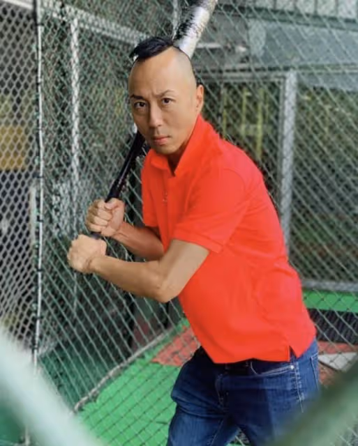 52歲戴耀明回應餐廳打工經歷,自食其力獲贊,演員困境引關注