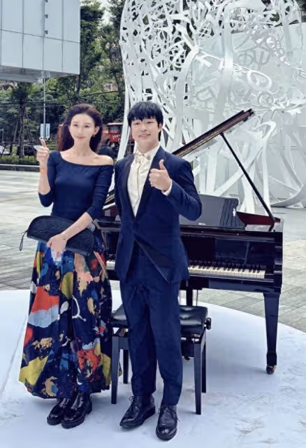 林志玲絕美現身美術館! 星二代爆她私下真面目