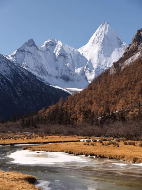 李現鏡頭下的稻城亞丁,藍天碧水草甸雪山,每一張都可以做壁紙