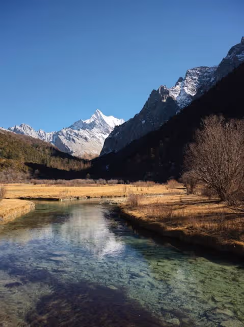 李現鏡頭下的稻城亞丁,藍天碧水草甸雪山,每一張都可以做壁紙