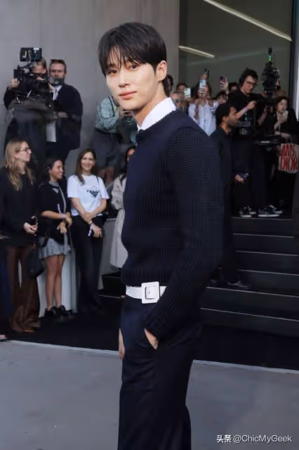 邊佑錫拿下Cartier、Prada兩大牌代言,身價直逼金秀賢!