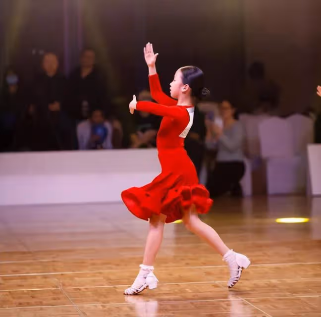 孫儷分享女兒趣事,小花讓媽媽跟著學拉丁,老母親直呼:要命了