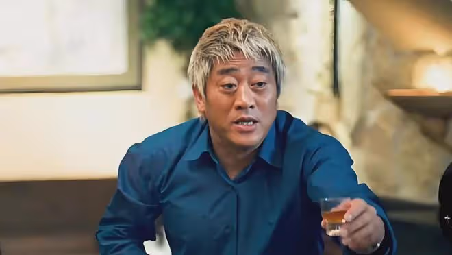 因喝酒丟掉性命的10位明星,最小僅25歲,有人去世多日後才被發現