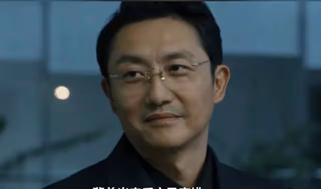 白夜破曉:裴總真實身份揭秘,難怪施局會被逼退休,讓鄭琪上位