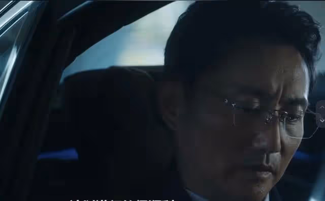 白夜破曉:裴總真實身份揭秘,難怪施局會被逼退休,讓鄭琪上位