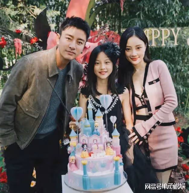 甜馨是世上最幸福的小孩!沉默了7年的李小璐,這次終於不忍了...