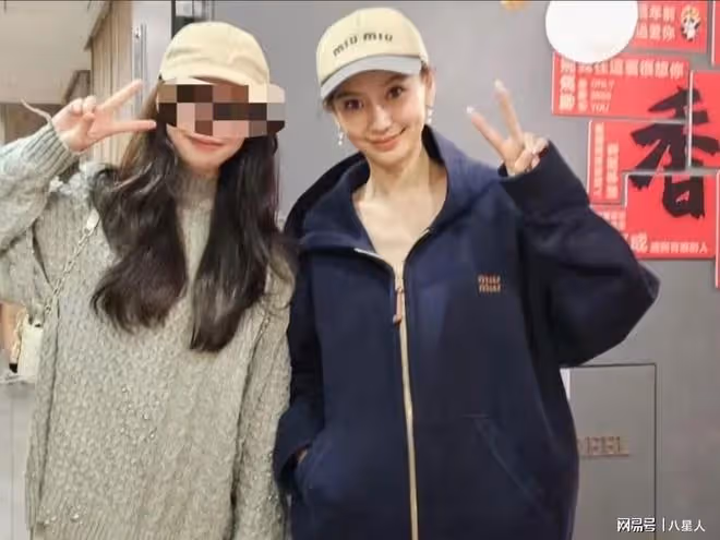 baby香港出席活動暴瘦僅80斤!忙完凌晨吃火鍋被偶遇,素顏好憔悴