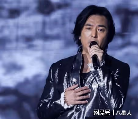 鄭伊健夫婦雙雙回歸!他唱到喉嚨沙啞不慎受傷,蒙嘉慧台下奔跑應援