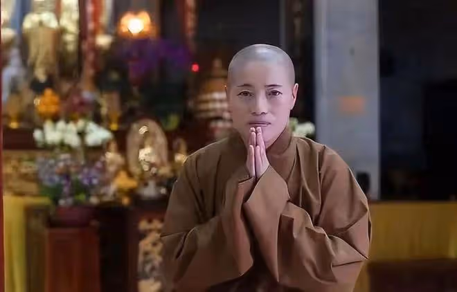 香港尼姑釋智定落網,徒弟揭露私人生活,其奢靡程度令人震驚