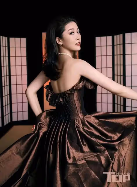 周勵淇寫真露出事業線大美腿!不是豐乳肥臀也性感火辣