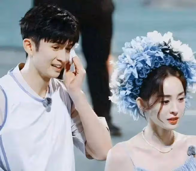 娜扎張雲龍過夜有戀情?女方美艷靚麗身材火辣曾屢遇渣男