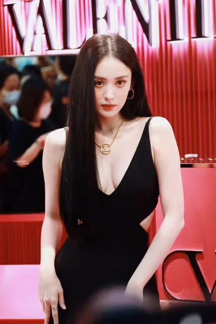 娜扎張雲龍過夜有戀情?女方美艷靚麗身材火辣曾屢遇渣男